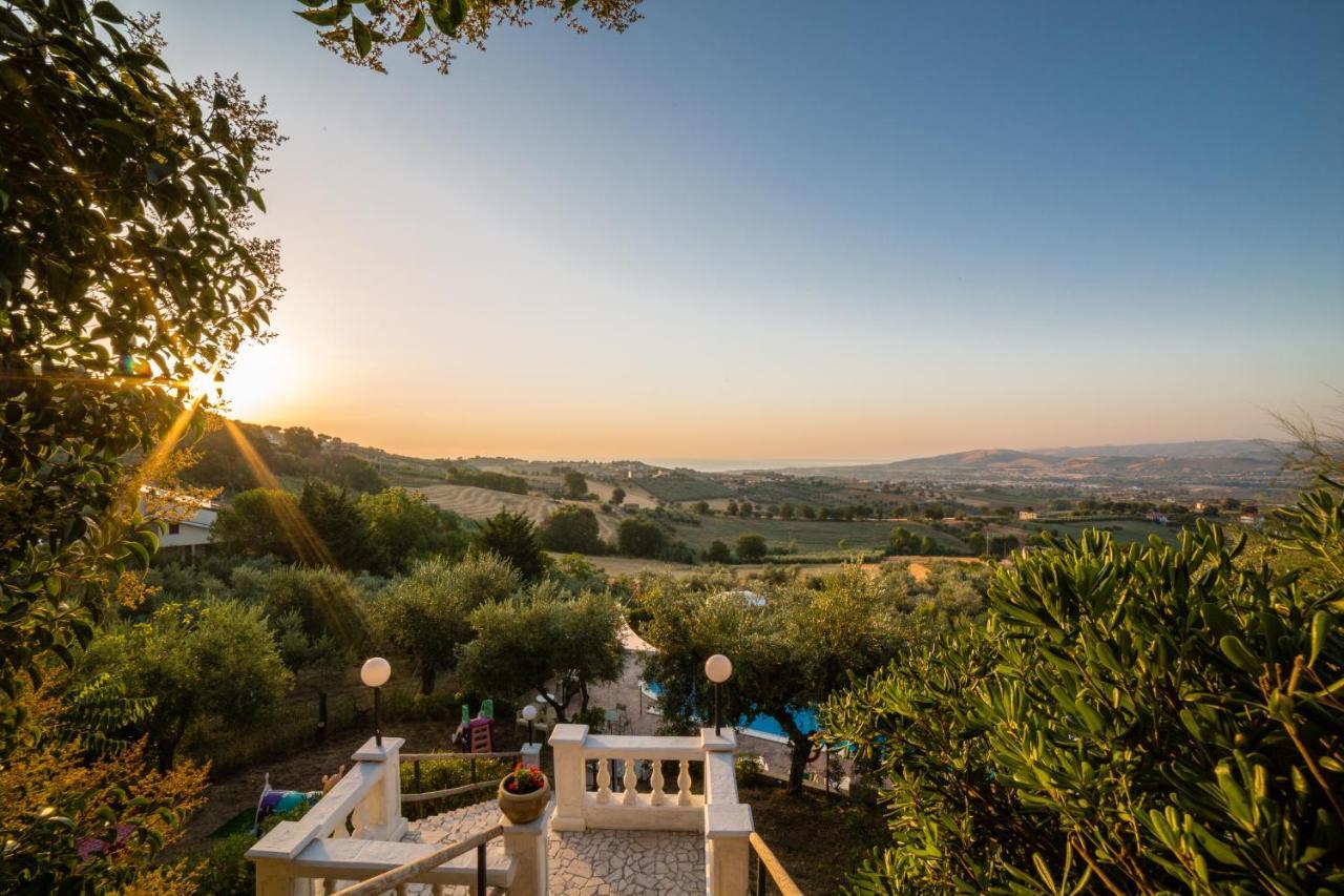 Casale Delle Rose B&B Fattoria Montepagano Exterior photo